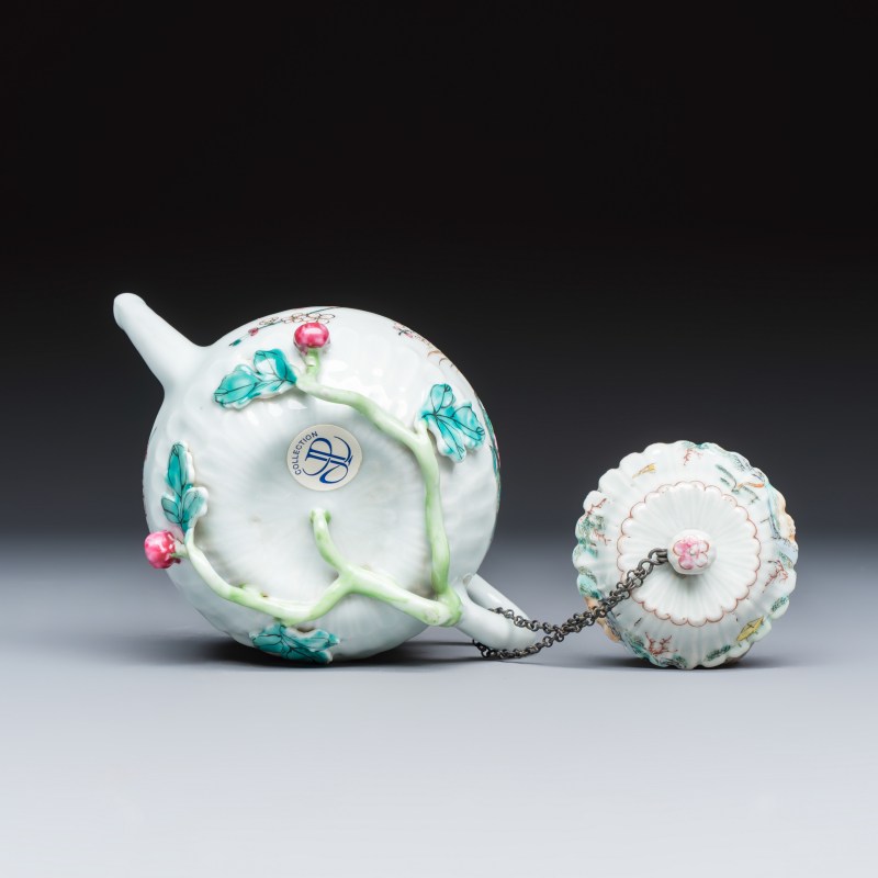 A Chinese famille rose 'Pheasant among Flowering Branches' teapot and cover with relief design - 图7