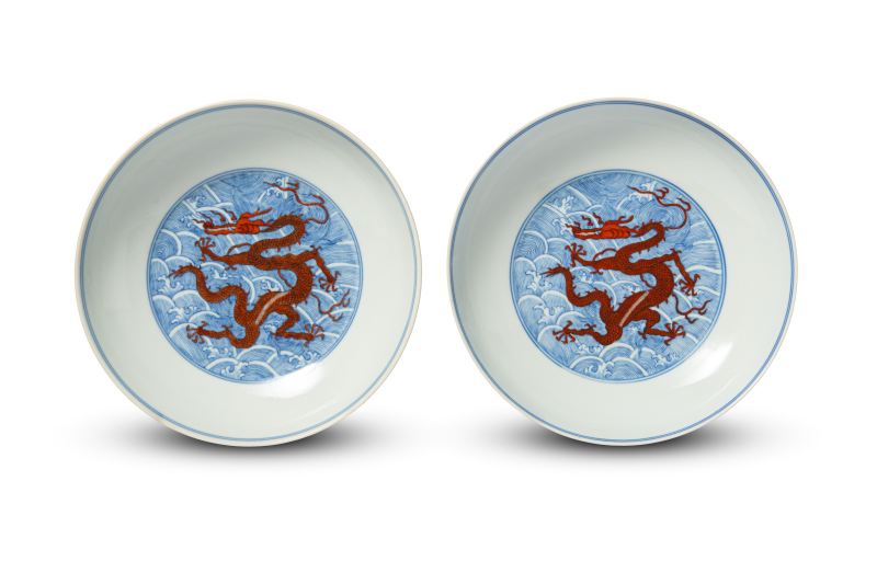 A pair of underglaze blue and iron-red decorated 'dragon' dishes, Jiaqing mark and of the period (1796-1820) - 图1