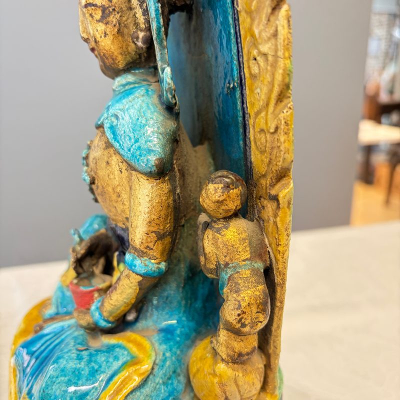 A Chinese gilt-decorated Fahua-glazed stoneware 'Bodhisattva with Attendants' group - 图28