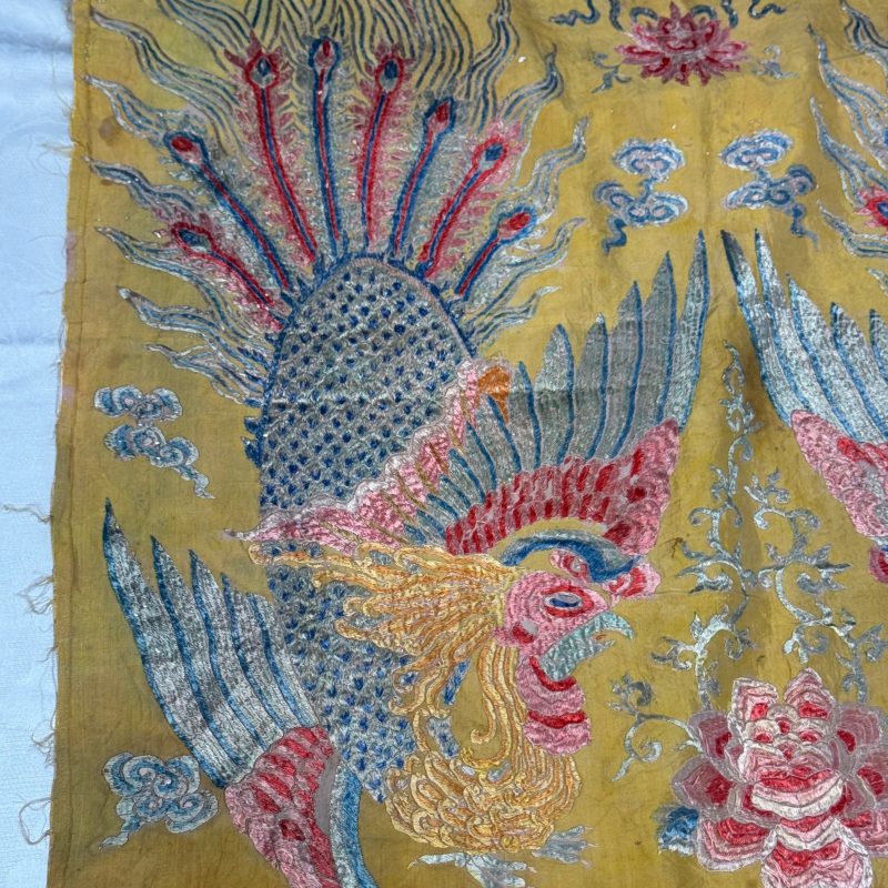 A pair of Chinese yellow-ground embroidered 'Dragons' and 'Phoenixes' panels - 图32