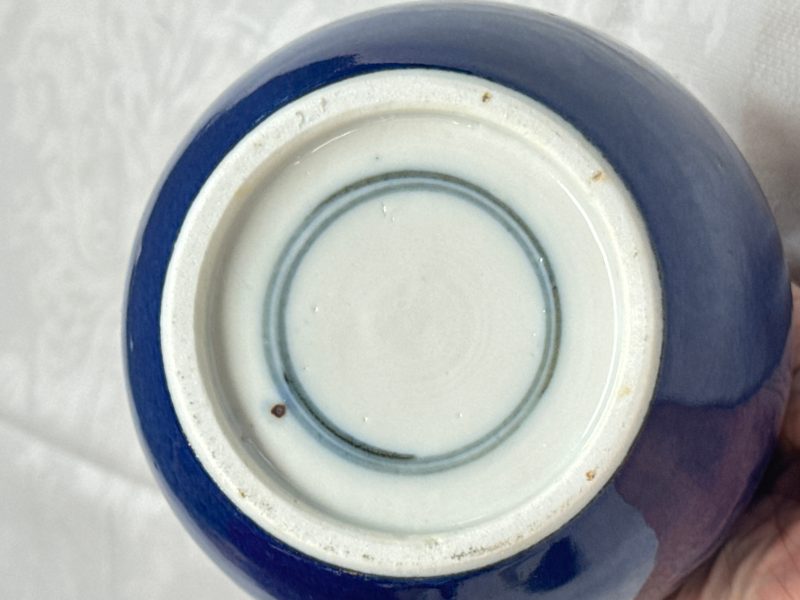 Three Chinese monochrome wares, one with a wooden stand - 图64
