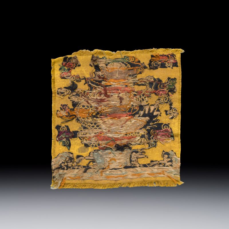 A small Chinese gold-thread brocade 'Dragon' panel - 图2