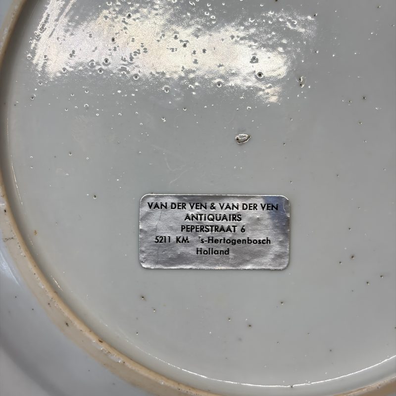 A Chinese famille rose 'arbour' plate after a design by Cornelis Pronk - 图10