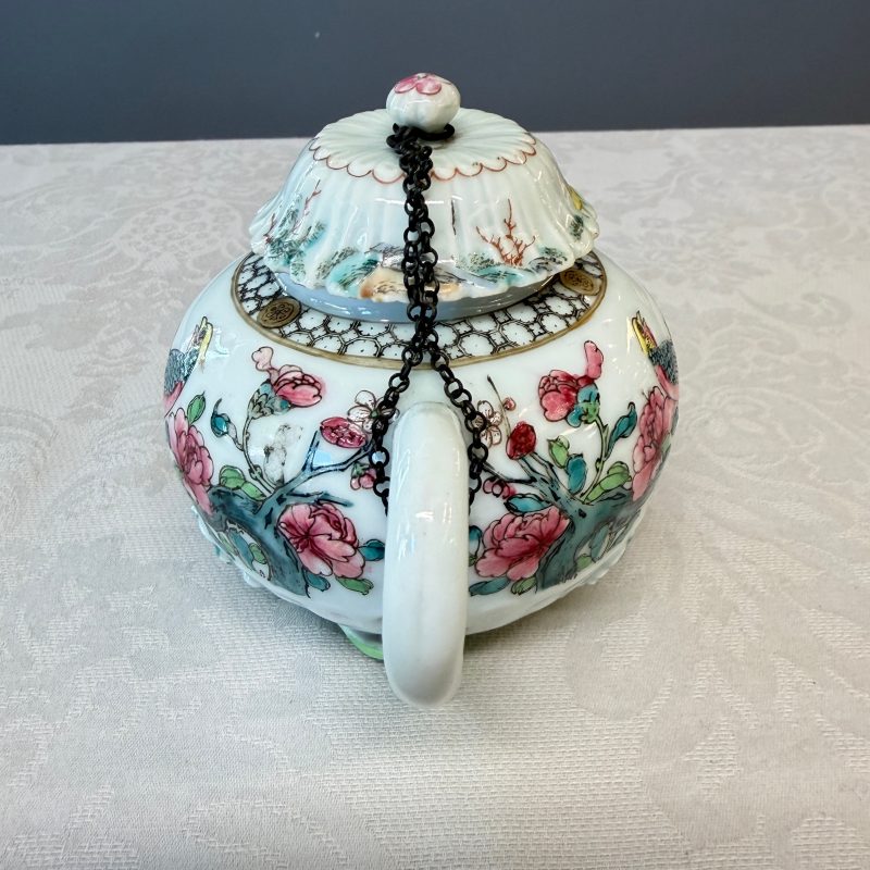 A Chinese famille rose 'Pheasant among Flowering Branches' teapot and cover with relief design - 图9