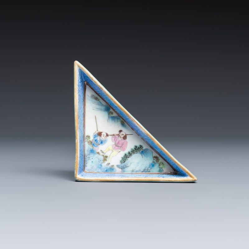A Chinese famille rose 'Foreigners Hunting' six-piece sweetmeat set on a wooden tray - 图7