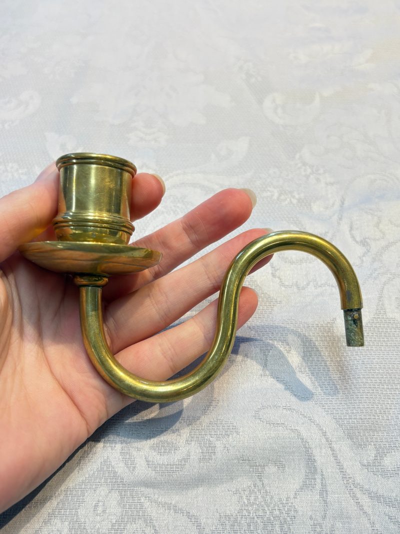 A pair of Chinese Canton famille rose 'Mandarin Subject' wall sconces - 图13