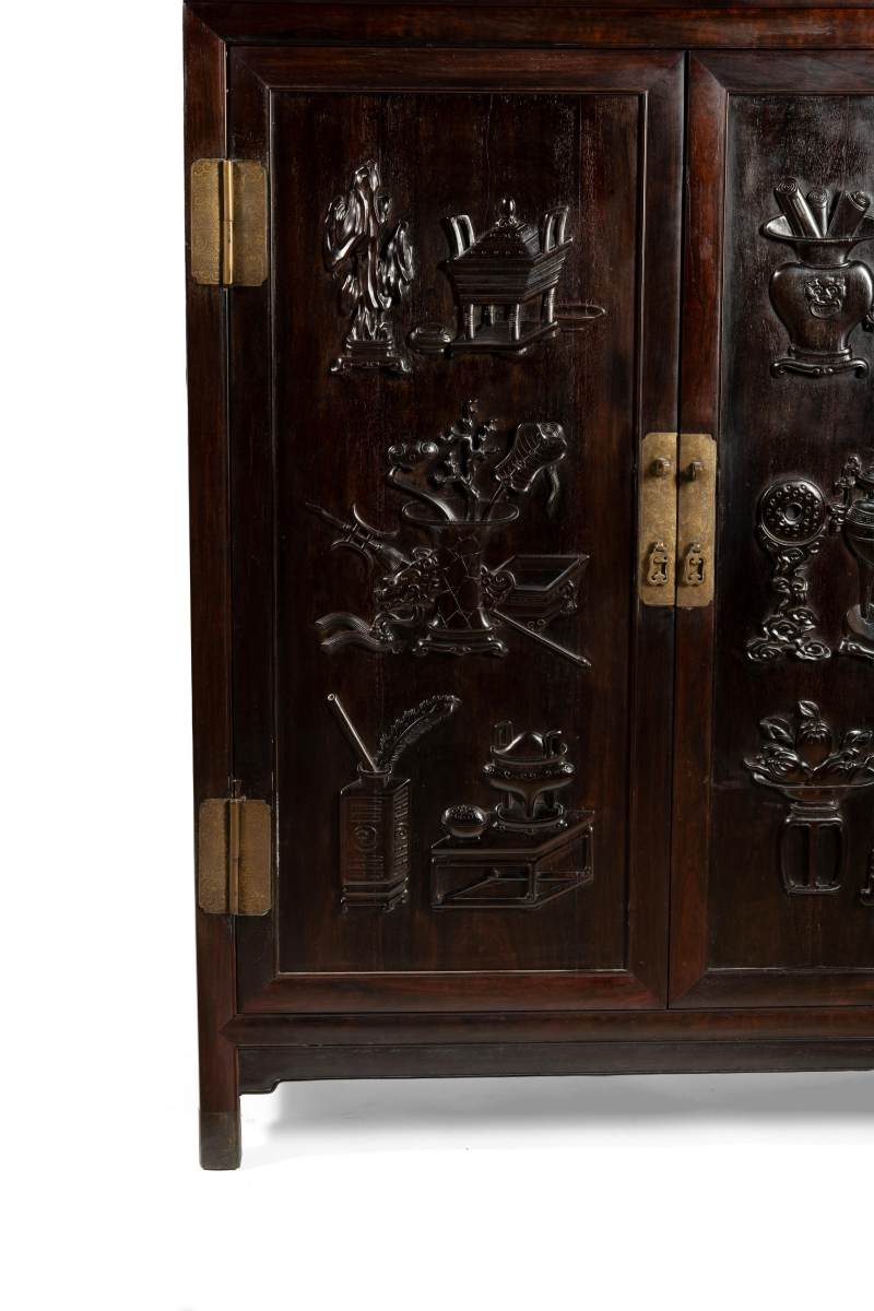 A finely carved ‘Hundred Antiques’ zitan compound cabinet, Sijiangui - 图6