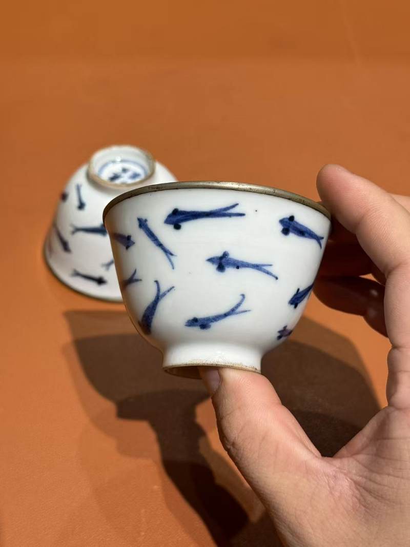 清晚期 青花鱼纹杯一对 - 图4