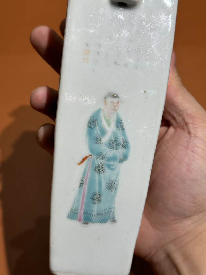 清道光 粉彩无双谱兽耳四方瓶 - 图8