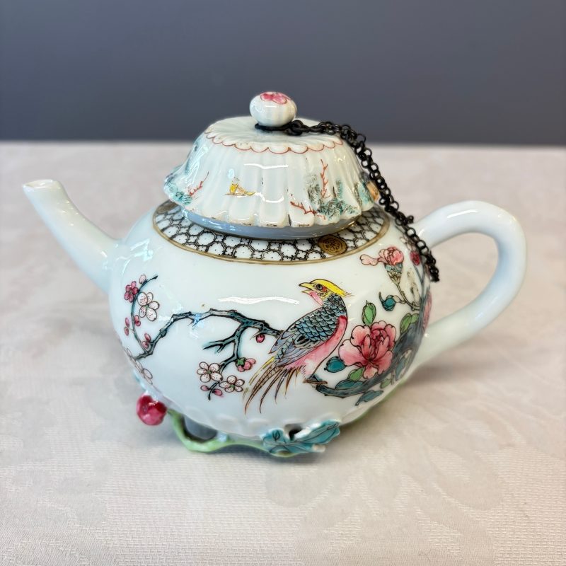A Chinese famille rose 'Pheasant among Flowering Branches' teapot and cover with relief design - 图8