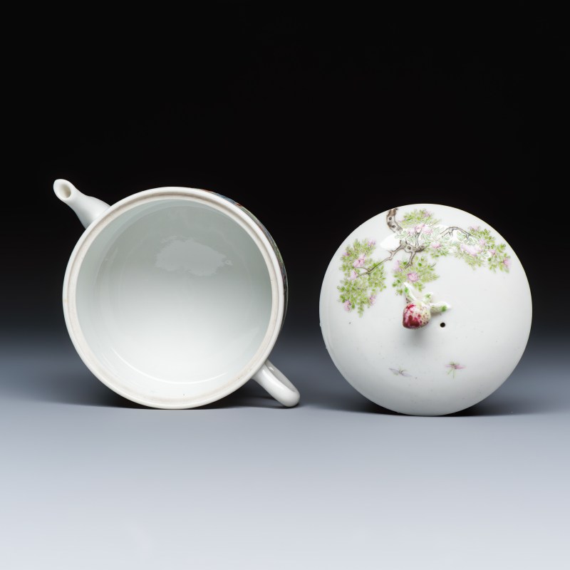 A Chinese famille rose 'Elegant Ladies and Playing Boys' teapot - 图6