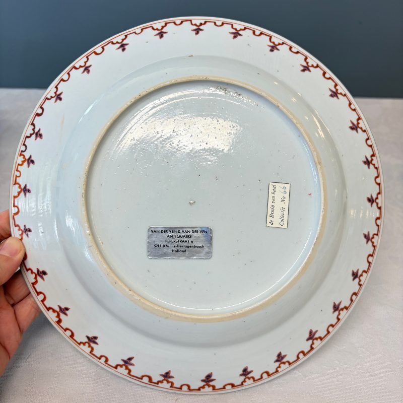 A Chinese famille rose 'arbour' plate after a design by Cornelis Pronk - 图9