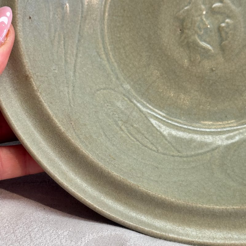 Two Chinese qingbai plates and a Longquan celadon plate - 图9