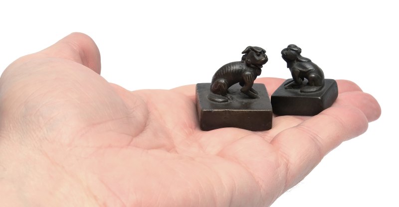 Four small bronze seals - 图6