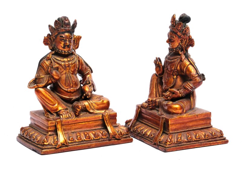 A pair of gilt-lacquered wooden figures of Jambhala - 图2