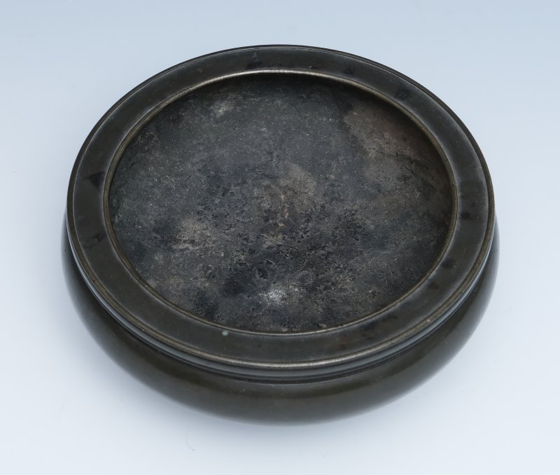 A bronze tripod censer with wooden cover - 图7