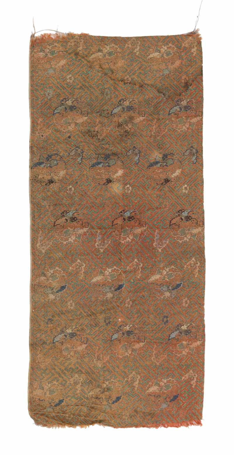 A collection of eight various silk textiles - 图12