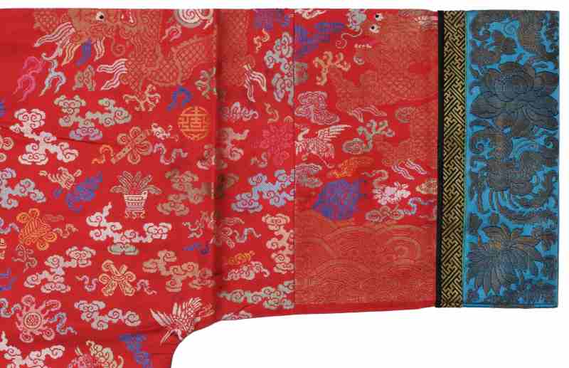 A red-ground silk brocade dragon robe, Mangao - 图14