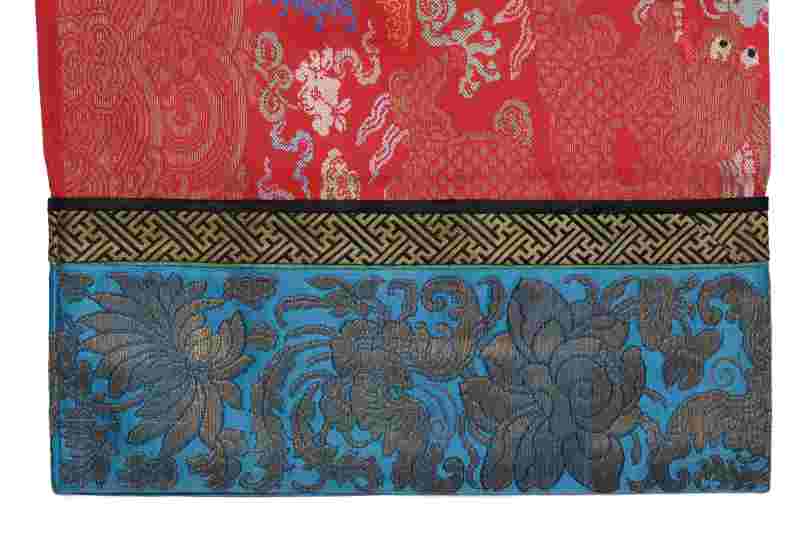 A red-ground silk brocade dragon robe, Mangao - 图15