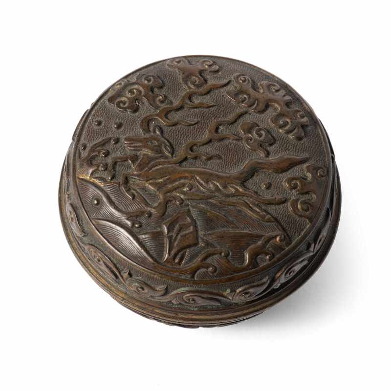 A parcel-gilt bronze incense box and cover