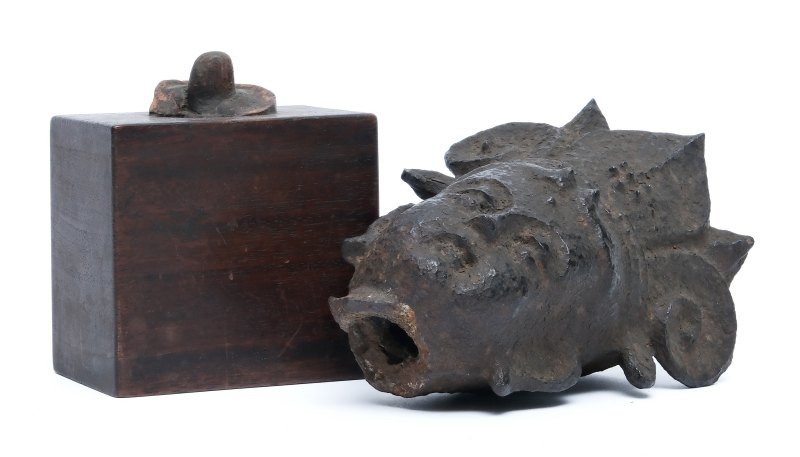 An iron head of a Buddha - 图5