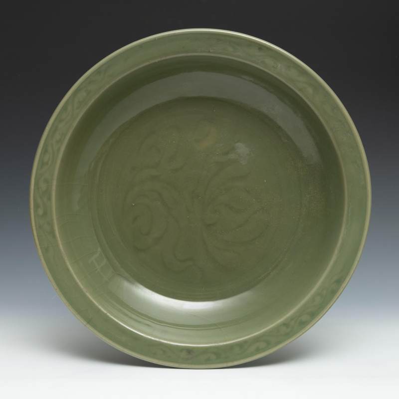 A large Longquan celadon charger - 图2