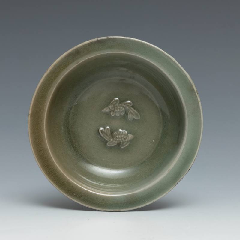 A small Longquan celadon 'twin-fish' dish - 图2