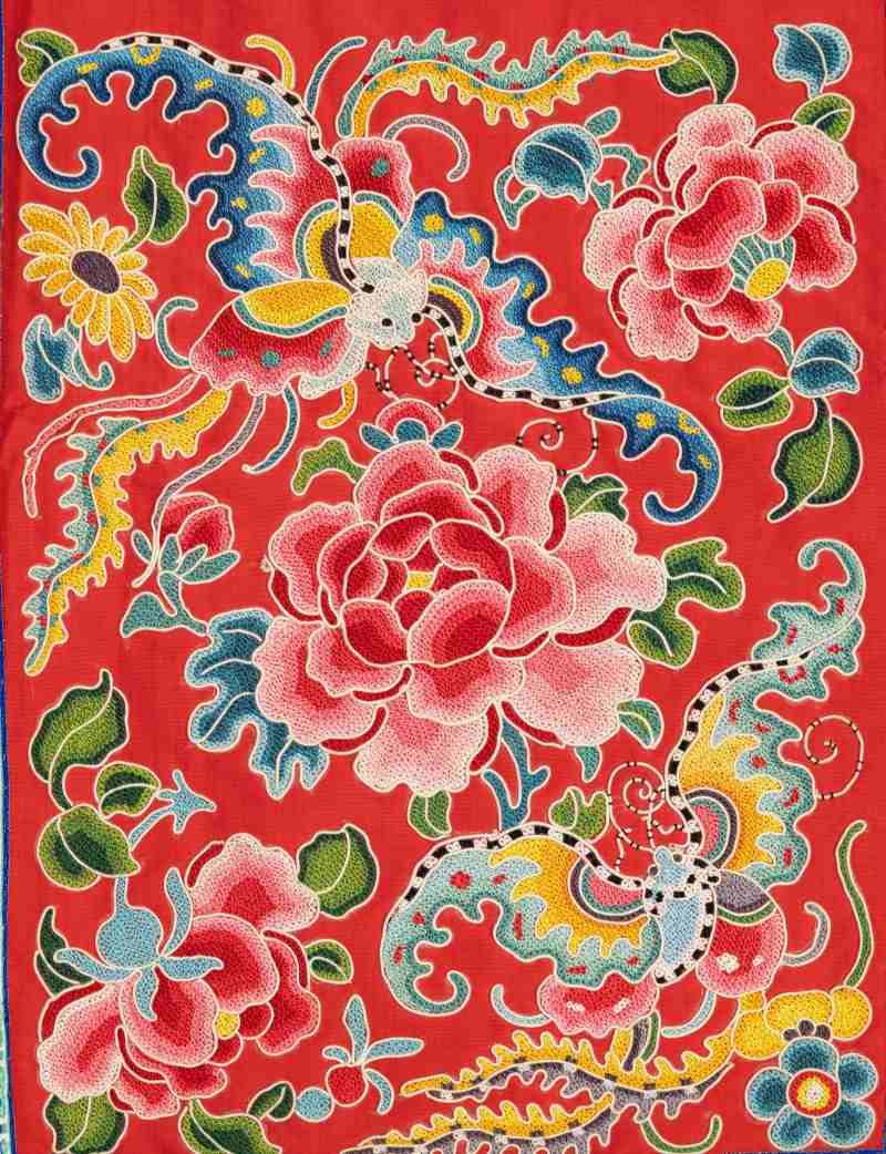 A red-ground embroidered silk skirt - 图3
