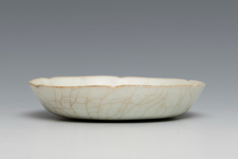 A qingbai-glazed 'lotus' dish - 图4