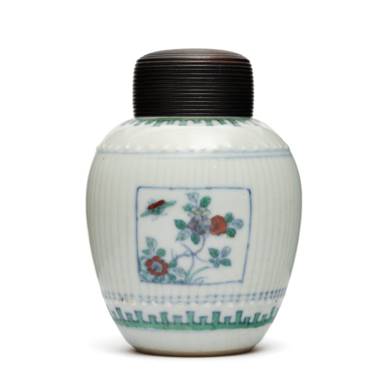 A doucai jar with wooden cover