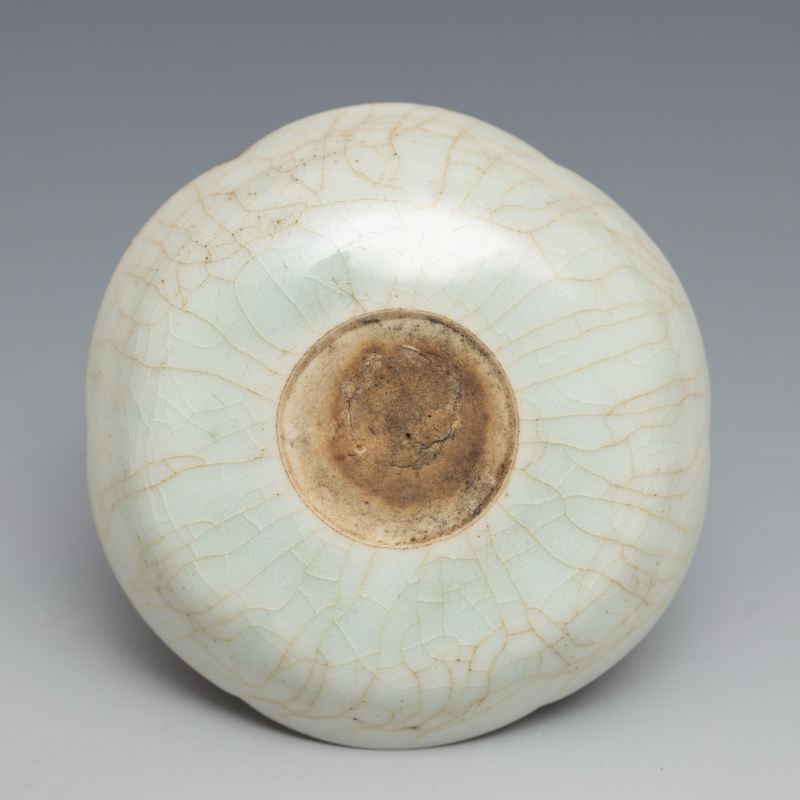 A qingbai-glazed 'lotus' dish - 图3