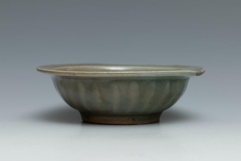 A small Longquan celadon 'twin-fish' dish - 图4