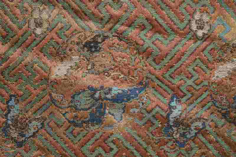 A collection of eight various silk textiles - 图16