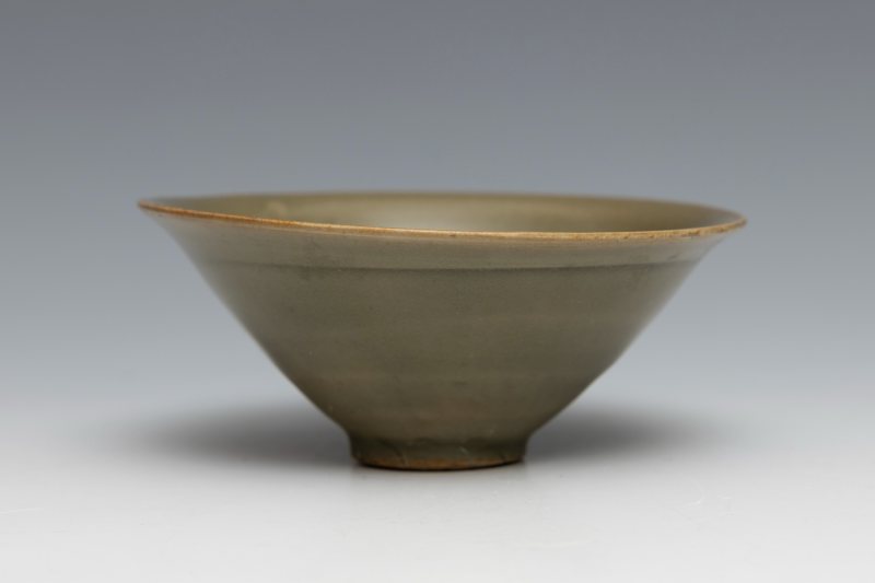 A Longquan celadon conical bowl - 图2