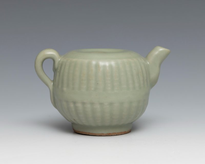 A celadon glazed teapot - 图4