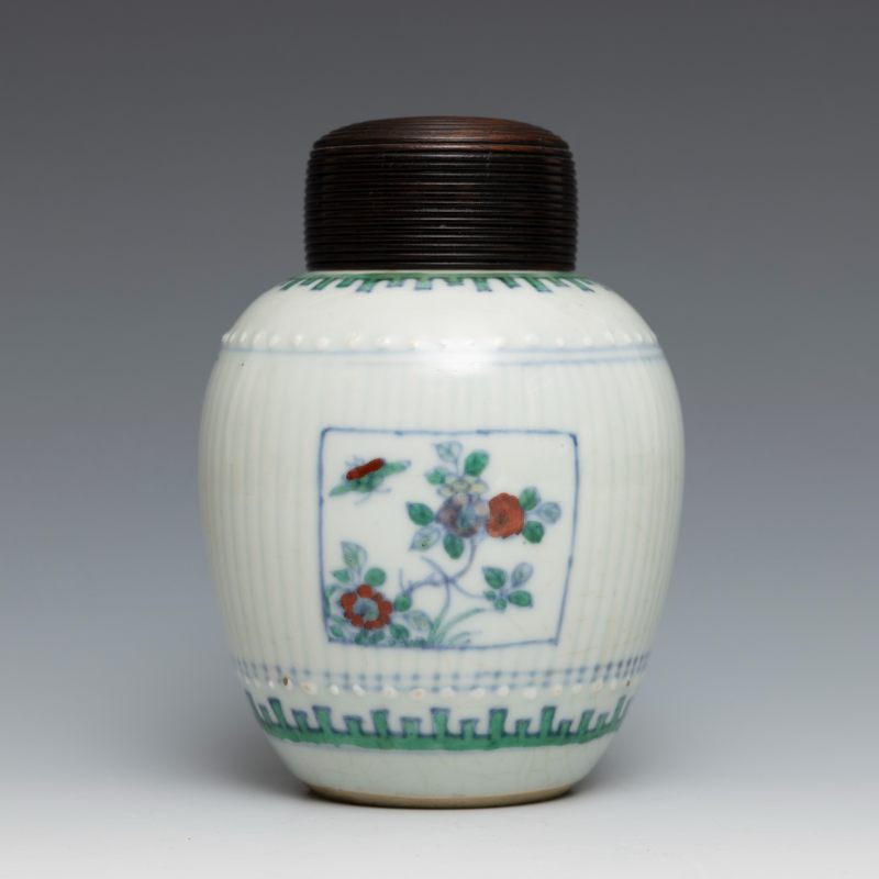A doucai jar with wooden cover - 图3