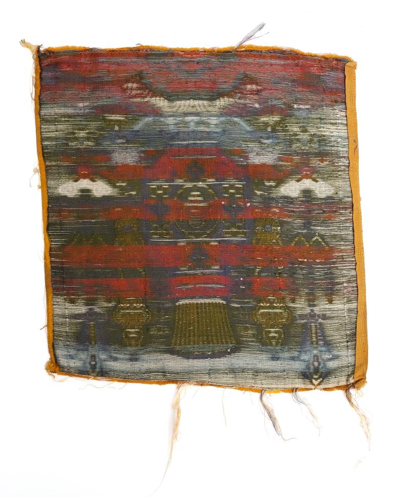A collection of eight various silk textiles - 图18
