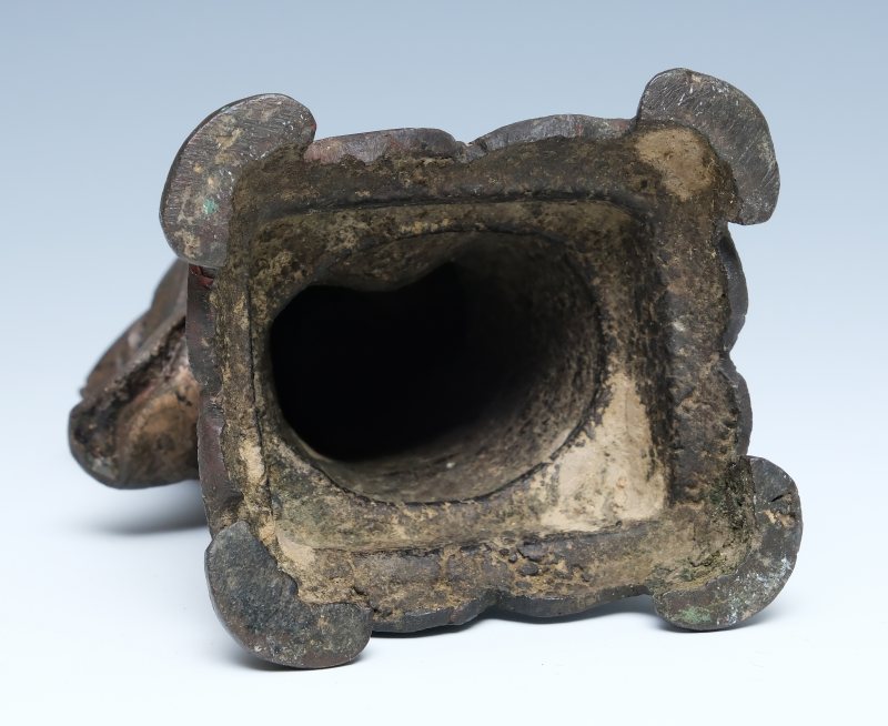 A bronze figure of a Daoist Deity - 图8
