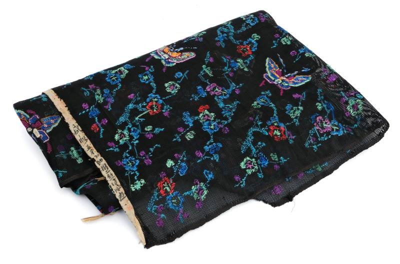 A collection of eight various silk textiles - 图20
