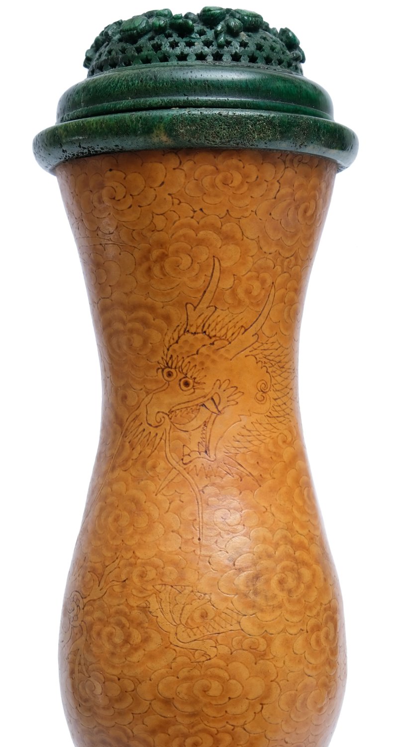A gourd cricket box with an incised five-clawed dragon - 图7