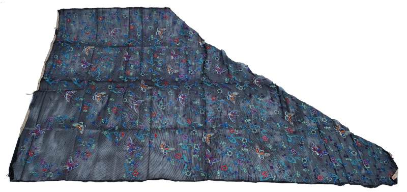 A collection of eight various silk textiles - 图19