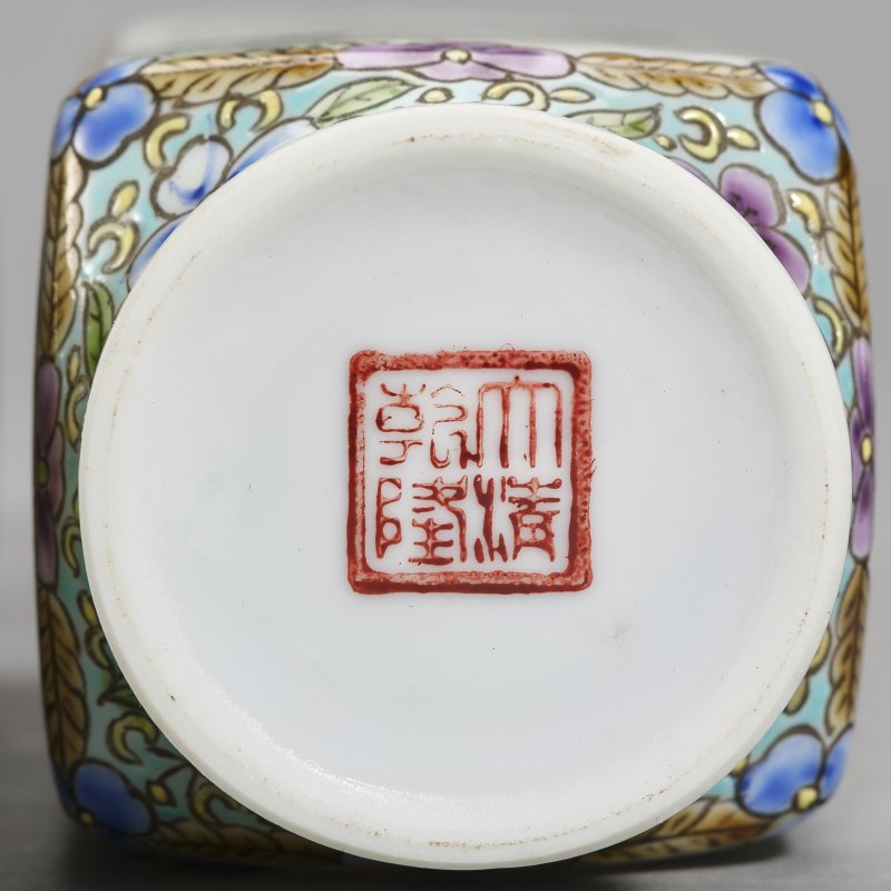 20世纪80年代 山水人物四方瓶一对 - 图11