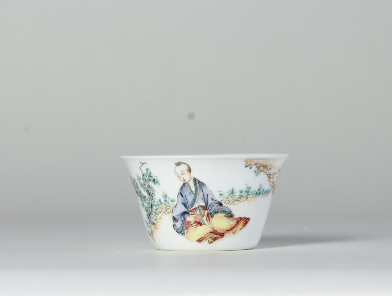清中期 粉彩高士图马蹄杯