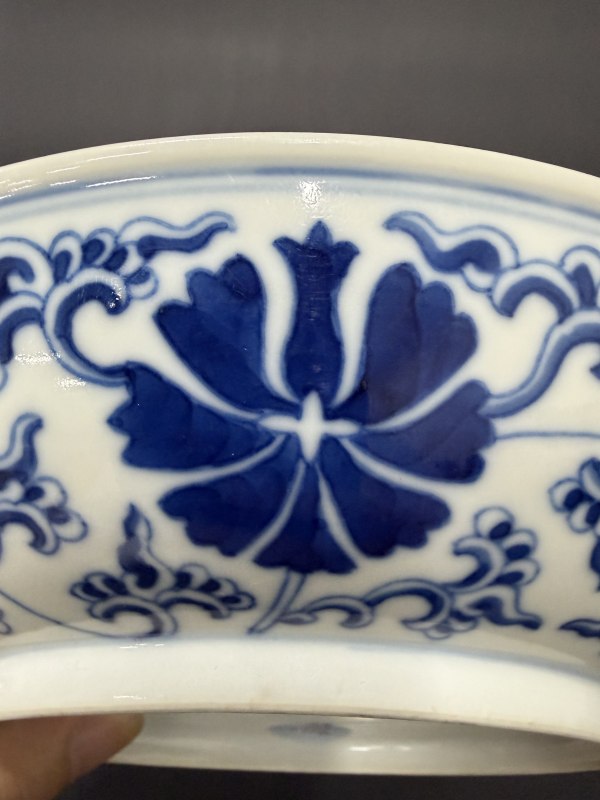 清同治 青花缠枝花卉纹盘 - 图9