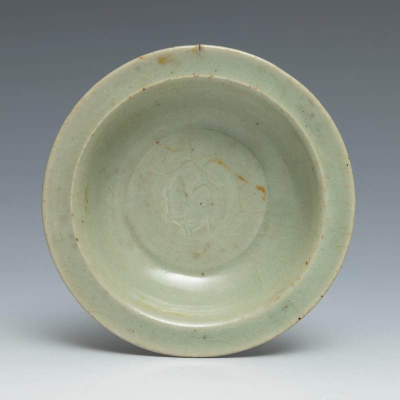 A small Longquan celadon 'twin-fish' dish - 图2