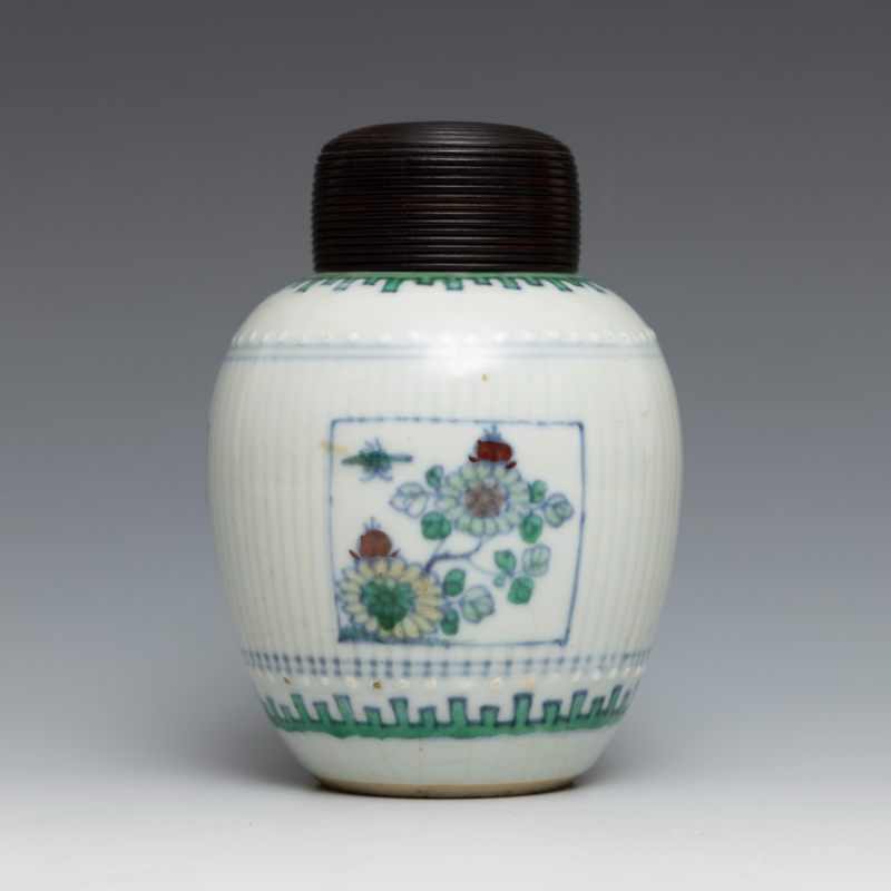 A doucai jar with wooden cover - 图4