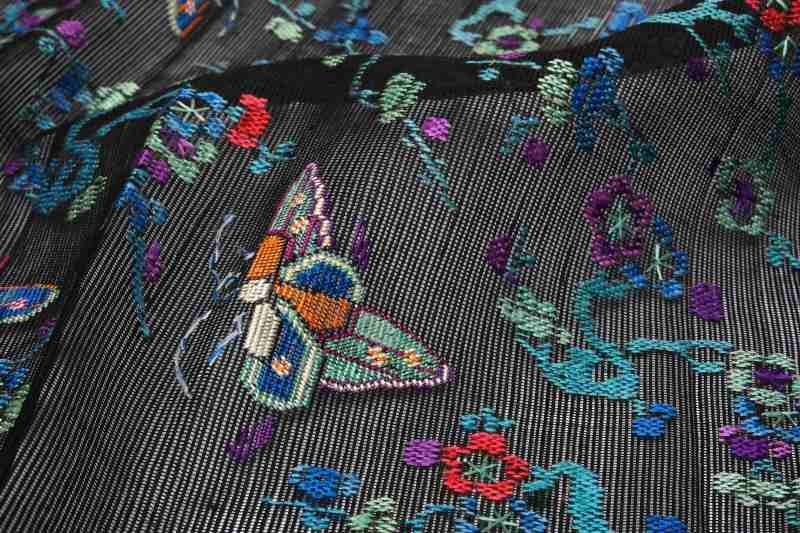 A collection of eight various silk textiles - 图22