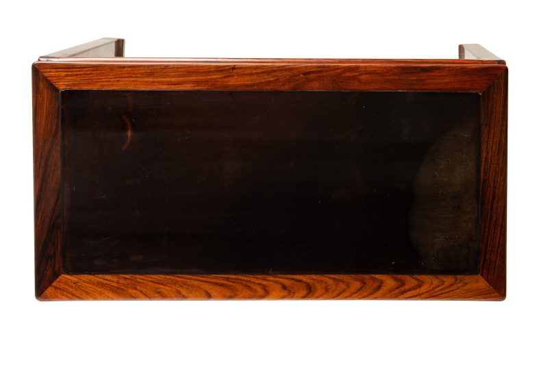 A hardwood lacquered-inset corner-leg table with 'giant's arm' braces - 图5