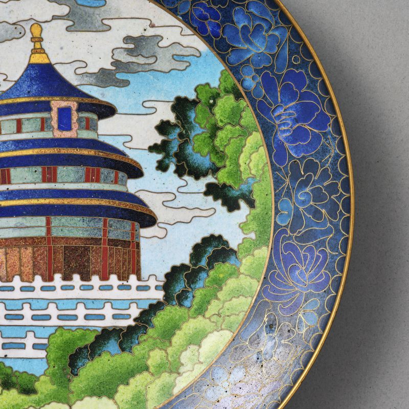 20世纪70年代 铜胎掐丝珐琅天坛图盘 - 图4