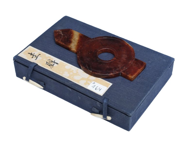 A celadon and russet jade tablet, Guibi - 图2